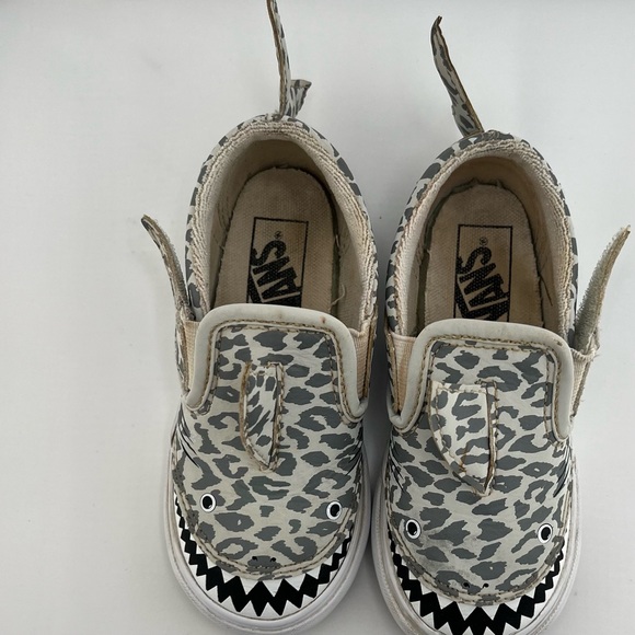 Vans Toddler Slip-On V (Shark) Leopard Shark Sneaker - Picture 8 of 10